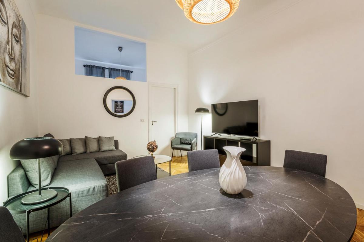 Luxury 4 Bedrooms Apartments Close To Duomo Милан Экстерьер фото