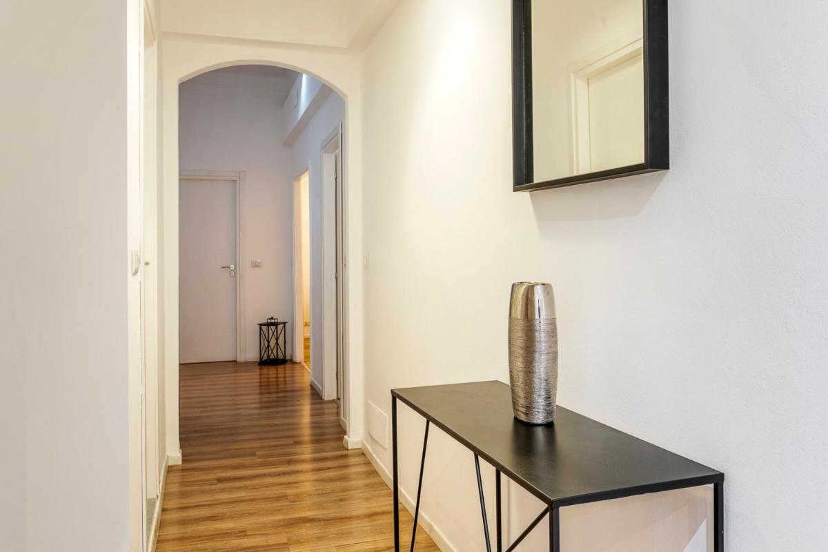 Luxury 4 Bedrooms Apartments Close To Duomo Милан Экстерьер фото