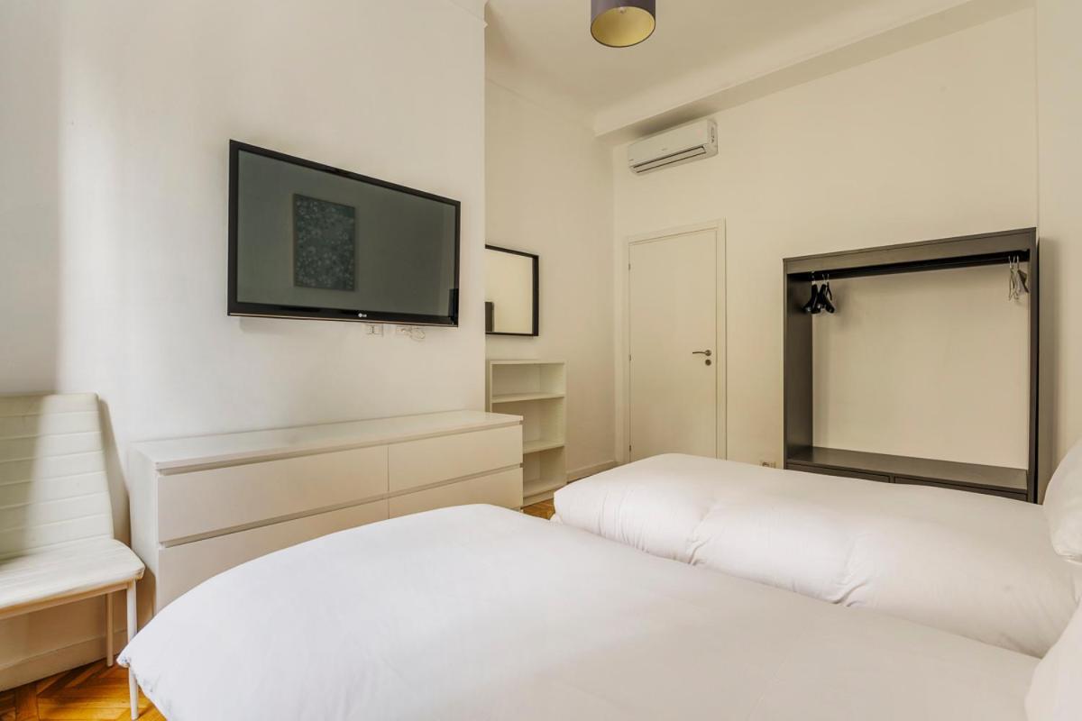 Luxury 4 Bedrooms Apartments Close To Duomo Милан Экстерьер фото