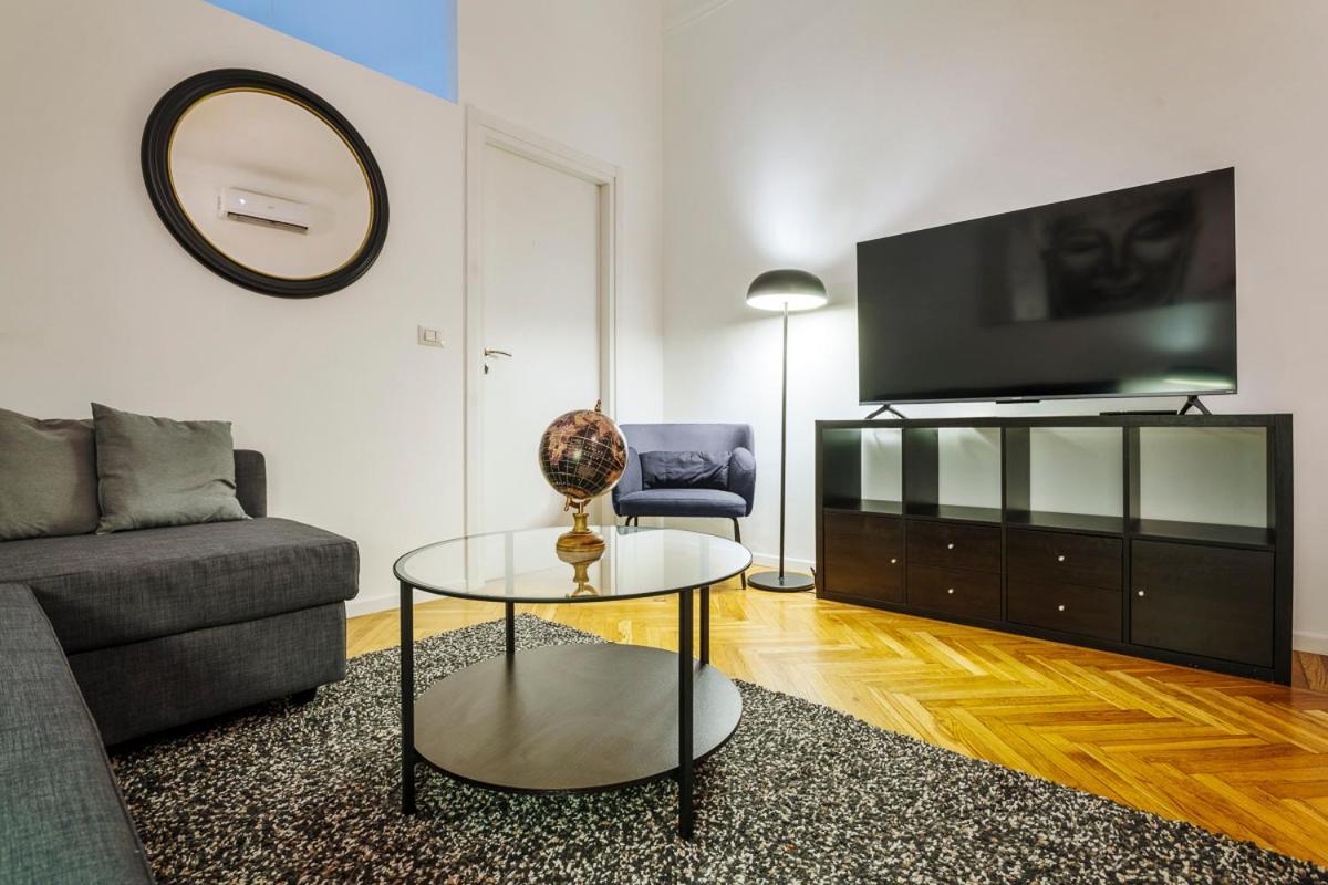 Luxury 4 Bedrooms Apartments Close To Duomo Милан Экстерьер фото