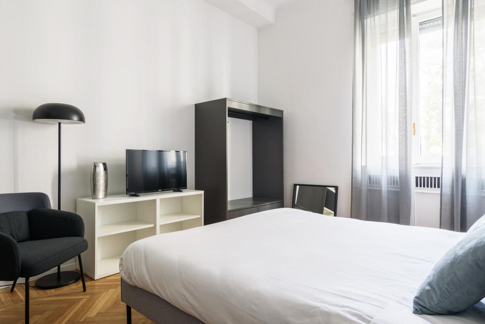 Luxury 4 Bedrooms Apartments Close To Duomo Милан Экстерьер фото